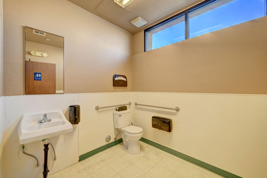 More Photos Of 3940 W Ann Rd, North Las Vegas Medical For Lease
