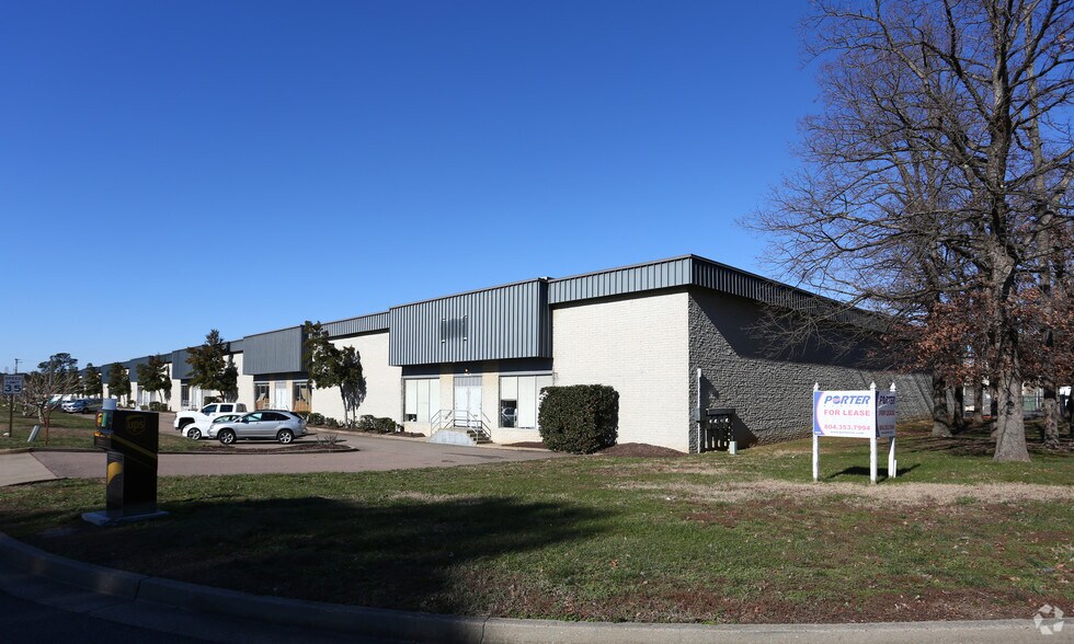 More Photos Of 4300-4326 Eubank Rd, Richmond Distribution For Lease