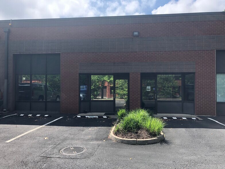 Primary Photo Of 2014 Renard Ct, Annapolis Showroom For Sale