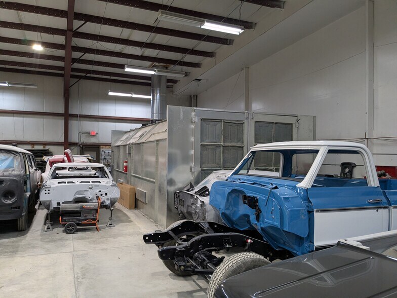 More Photos Of 902 Industrial Way, Longview Warehouse For Sale