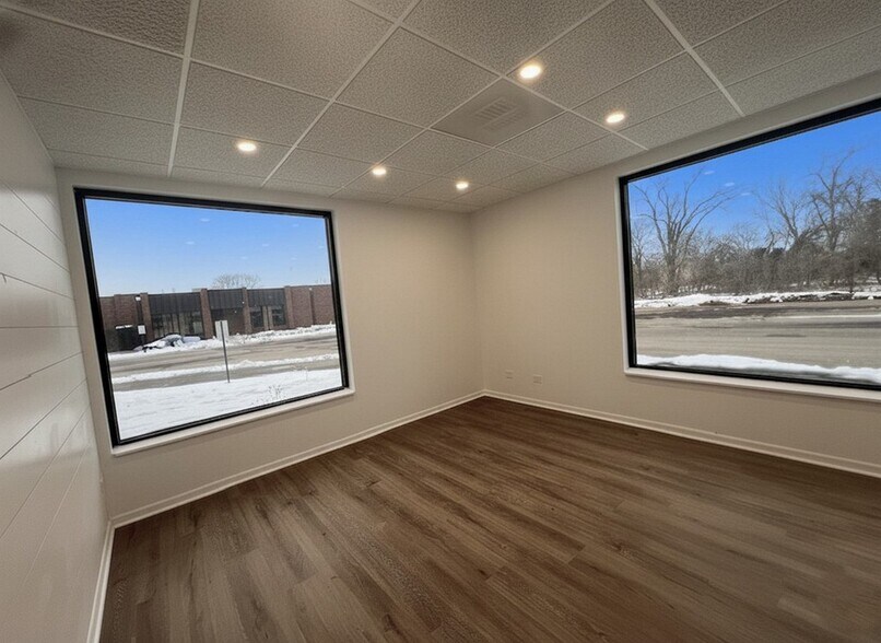 More Photos Of 620 S IL Route 31, Mchenry Office For Lease