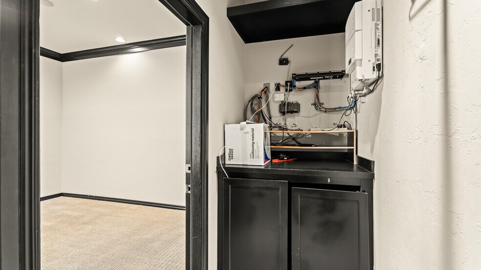More Photos Of 14000 N Western Ave, Edmond Office For Sale
