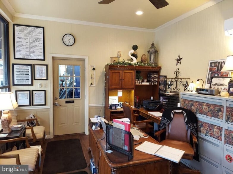 More Photos Of 120 E Market St, Hallam Auto Repair For Sale