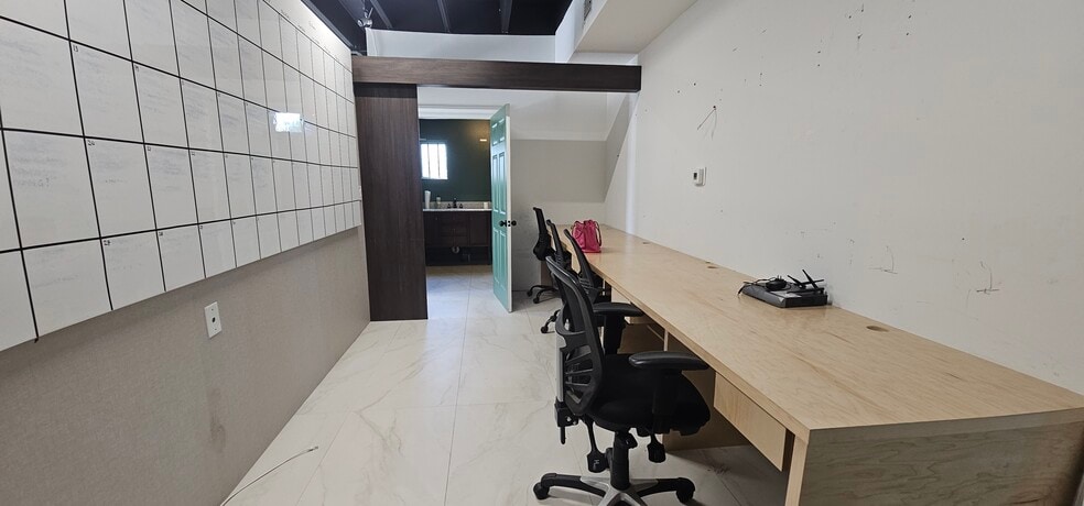 More Photos Of 211 SE 9th Ave, Boynton Beach Light Manufacturing For Lease