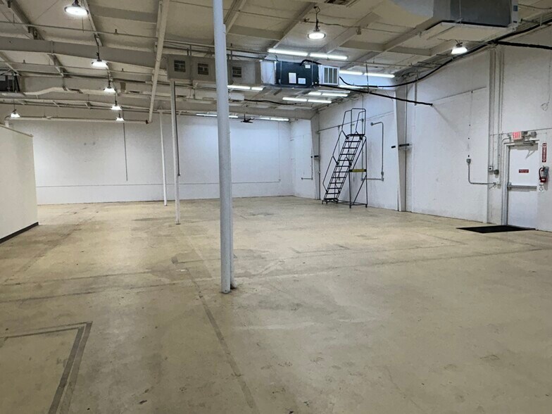 More Photos Of 7400 US Highway 19, New Port Richey Storefront For Lease