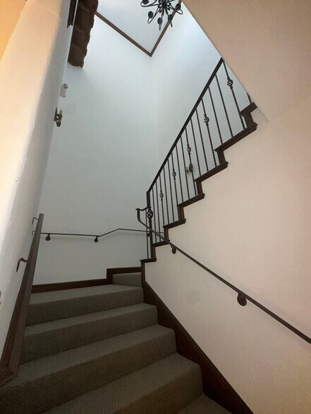 More Photos Of 6628 Bryant Irvin Rd, Fort Worth Office For Sale