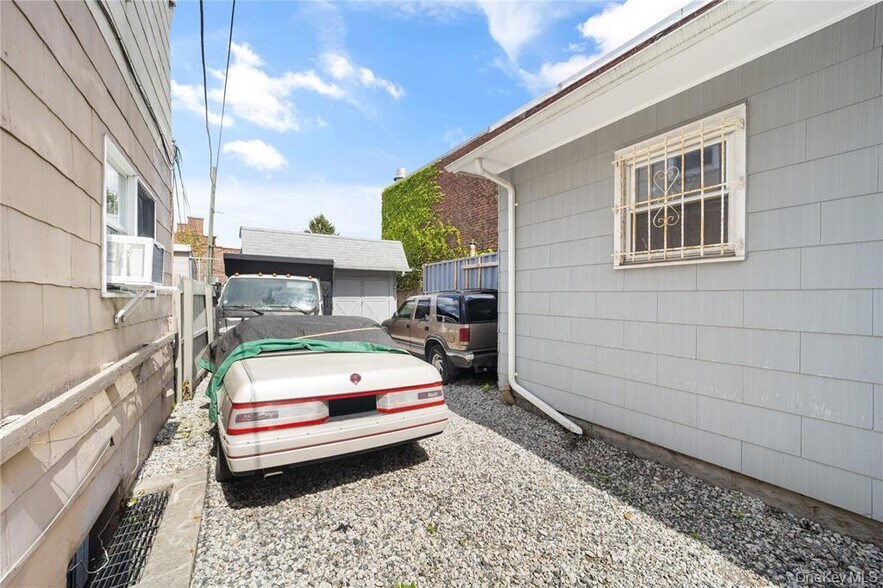 More Photos Of 7503 88th St, Glendale Storefront Retail Residential For Sale
