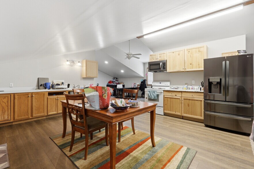 More Photos Of 11700 Sturgis Rd, Summerset Warehouse For Sale