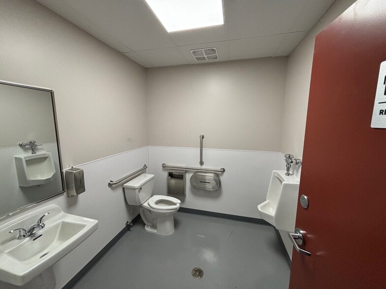 More Photos Of 132 Dingens St, Buffalo Flex For Sale