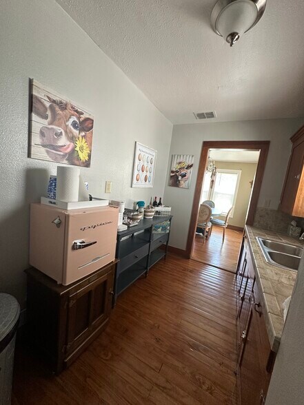 More Photos Of 506 N Alamo St, Refugio Office For Sale