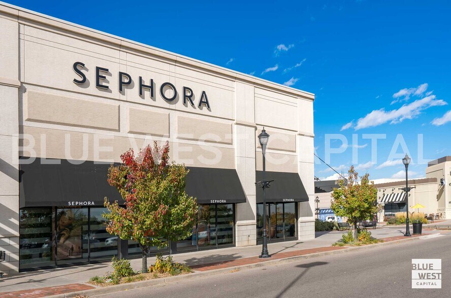 More Photos Of 6853 S York St, Centennial General Retail For Sale