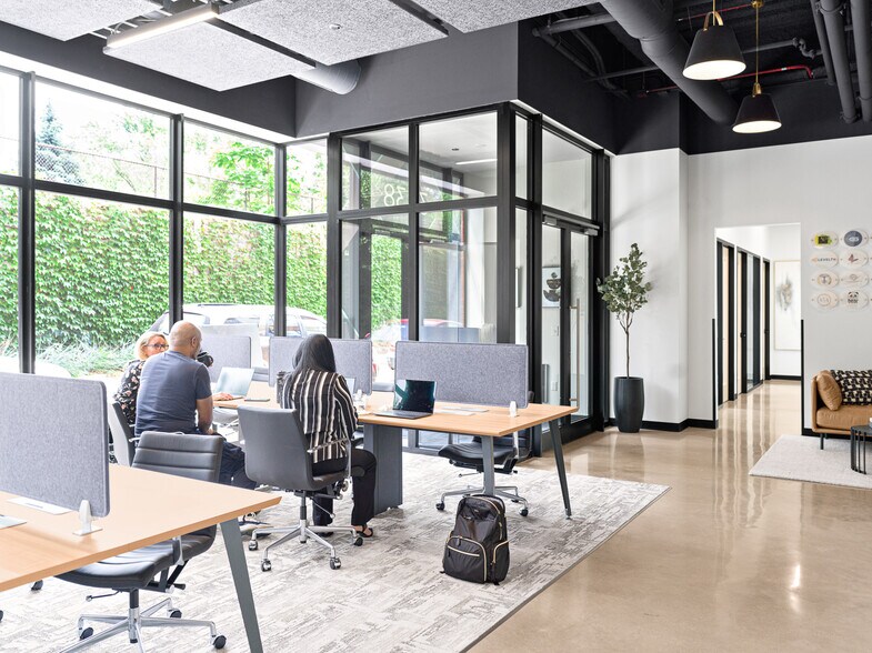 More Photos Of 3838 N Ravenswood Ave, Chicago Coworking Space