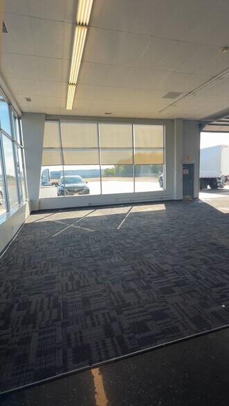 More Photos Of 10967 Columbus Pky, Pataskala Service For Lease