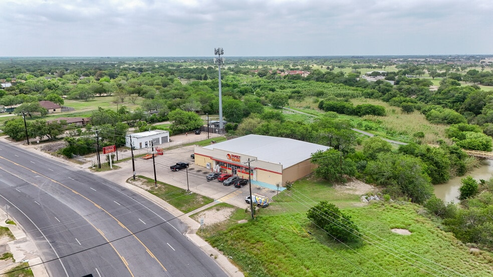 More Photos Of 110 S Rangerville Rd, Harlingen General Retail For Sale