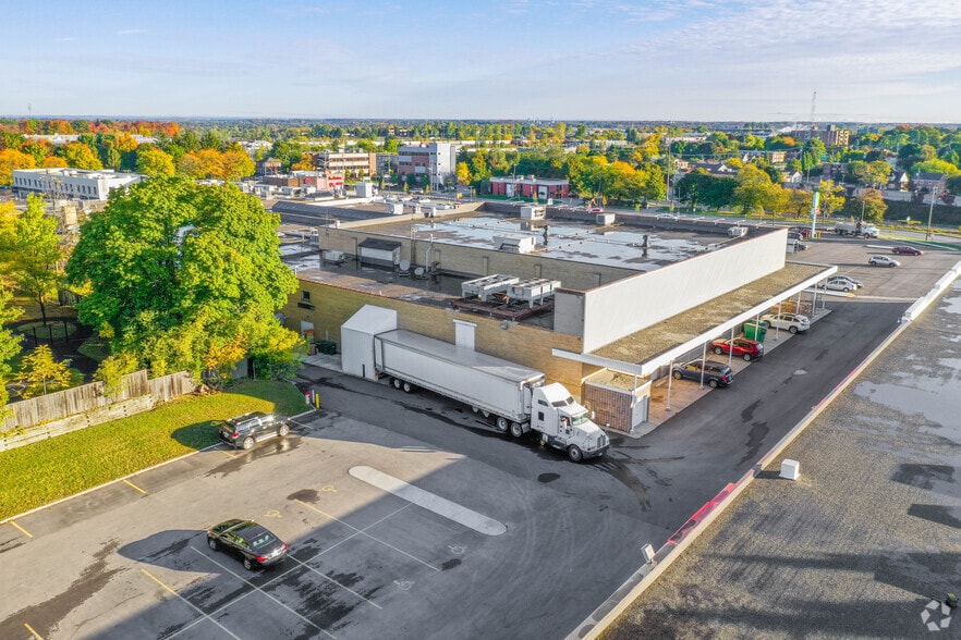 More Photos Of 385 Frederick St, Kitchener General Retail For Lease