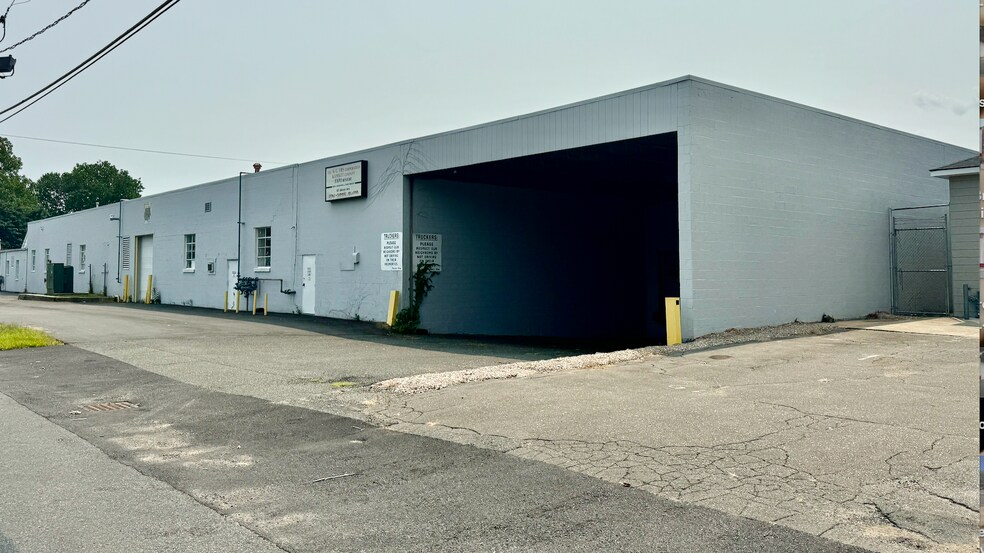 More Photos Of 60 Allston Ave, West Springfield Warehouse For Lease