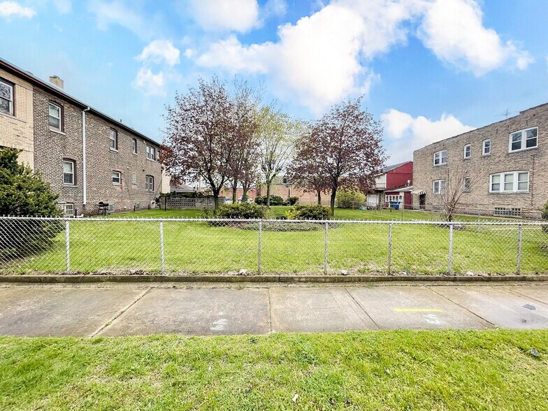 More Photos Of 1412 Connecticut St, Gary Apartments For Sale