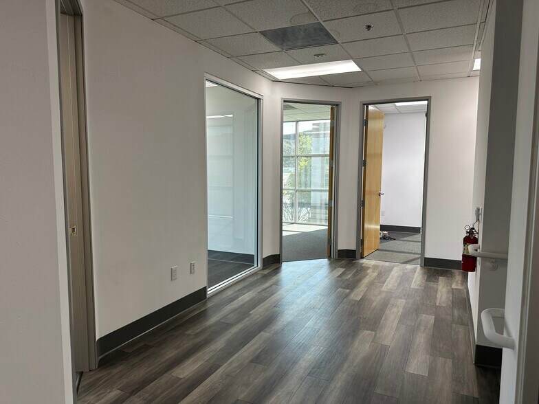 More Photos Of 26475 Summit Cir, Santa Clarita Warehouse For Lease