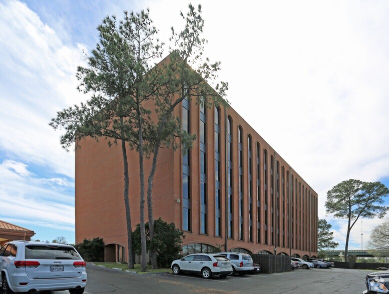 More Photos Of 100 North Fwy, Conroe Office For Lease