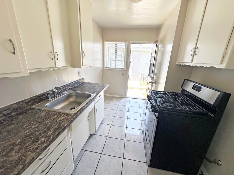 More Photos Of 612 N Olive St, Anaheim Apartments For Sale