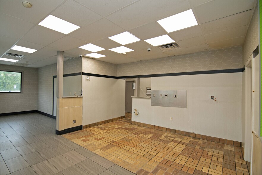 More Photos Of 1931 Alta Dr, Alderson General Retail For Sale