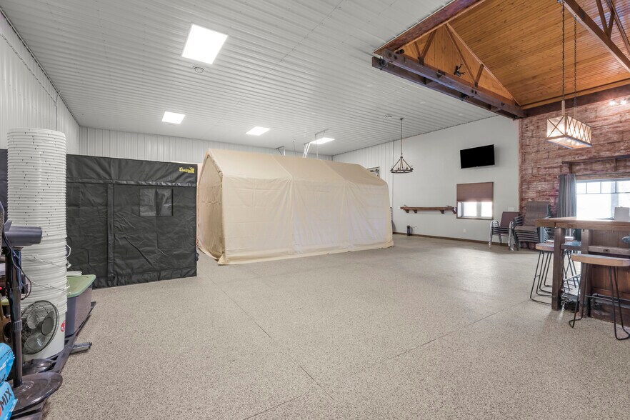 More Photos Of 90917 240th St, Austin Light Distribution For Sale