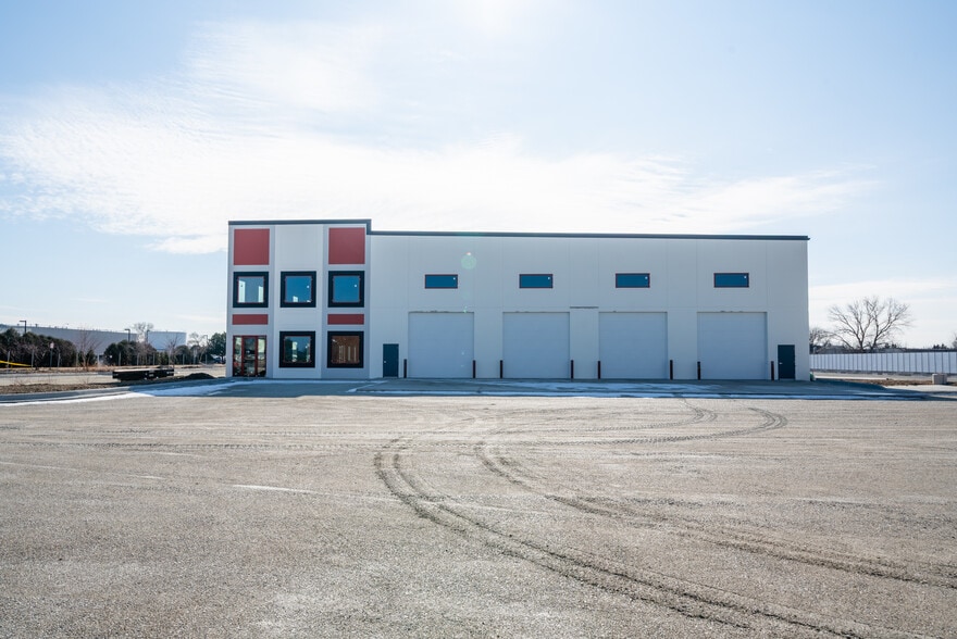 More Photos Of 4514 Western ave, Lisle Industrial For Lease