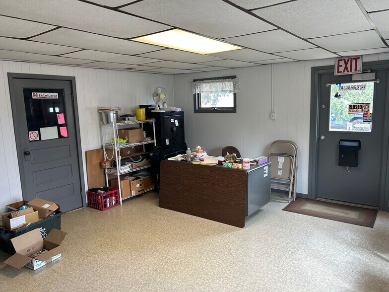 More Photos Of 405 W Barber Ave, Livingston Flex For Sale