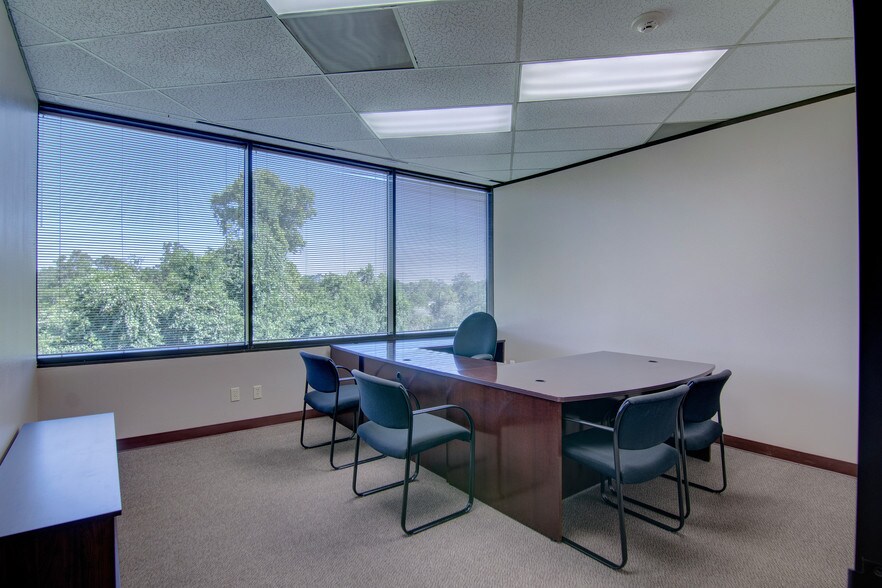 More Photos Of 7670 Woodway Dr, Houston Office For Lease