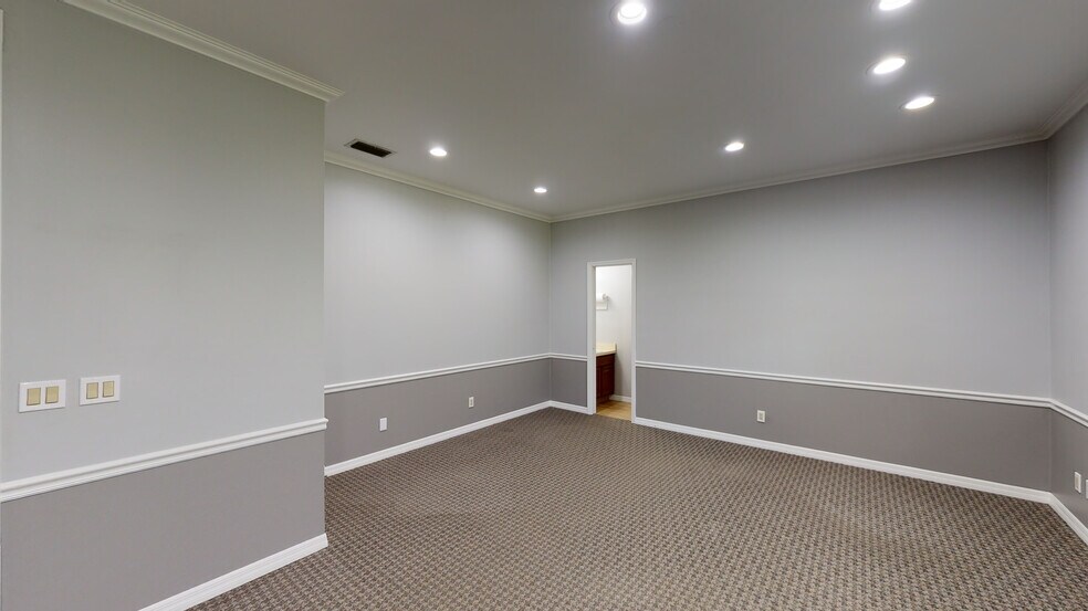 More Photos Of 2127 10th Ave, Vero Beach Office Residential For Sale