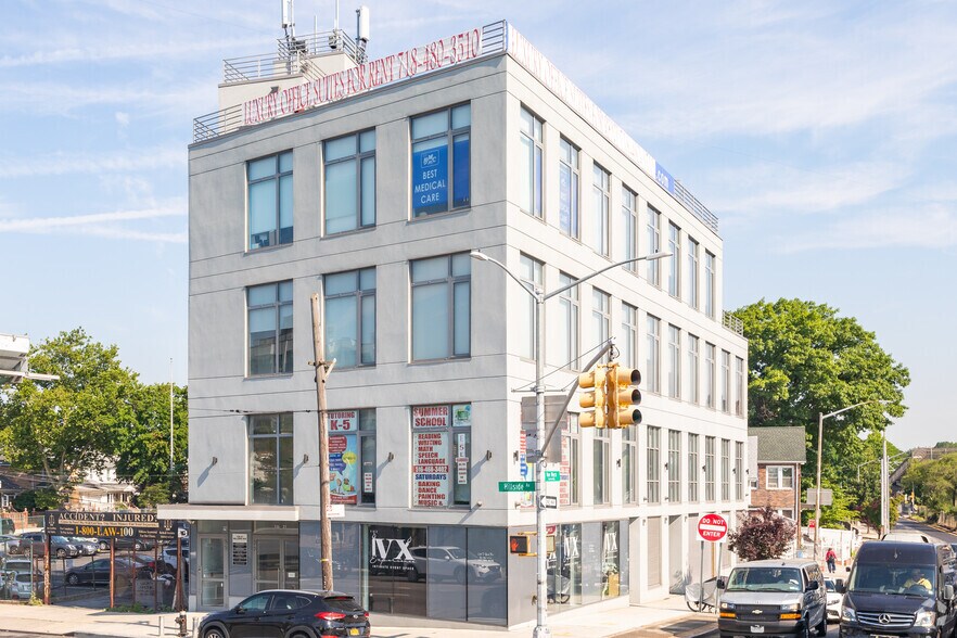Primary Photo Of 136-21 Hillside Ave, Richmond Hill Medical For Lease