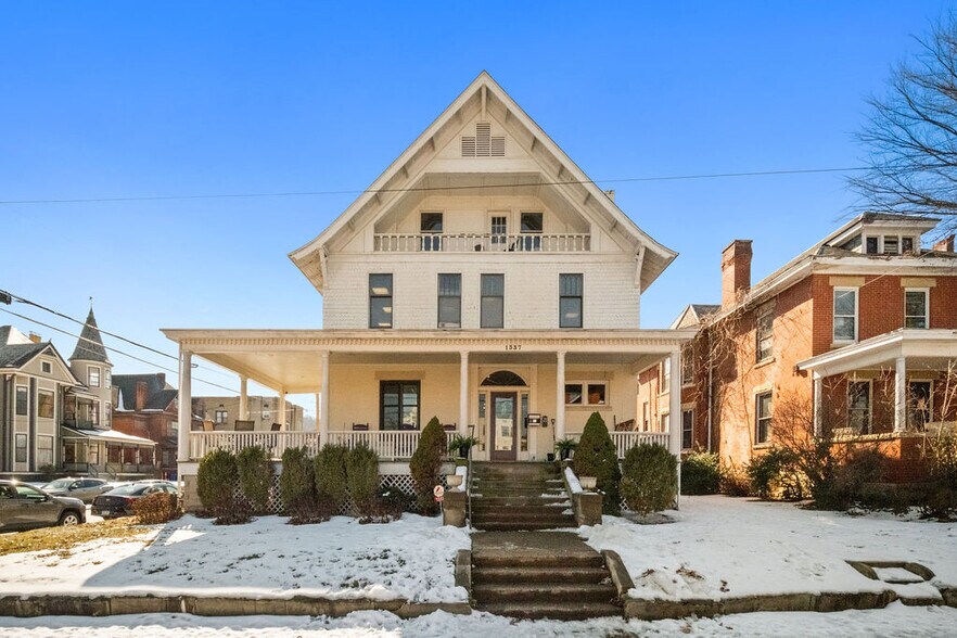 Primary Photo Of 1337 Virginia St, Charleston Office For Sale