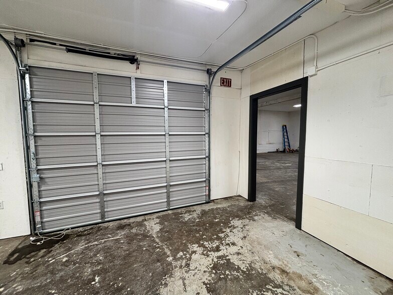 More Photos Of 446 McClaine St, Silverton Warehouse For Lease