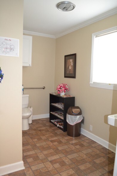 More Photos Of 1090 Boiling Springs Rd, Spartanburg Office For Sale