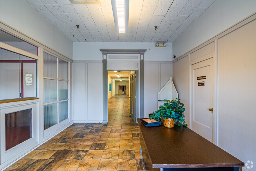 More Photos Of 951 S 13th St, Harrisburg Light Manufacturing For Sale