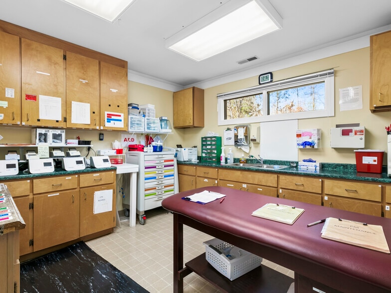 More Photos Of 157 Medical Park Dr, Brevard Medical For Sale