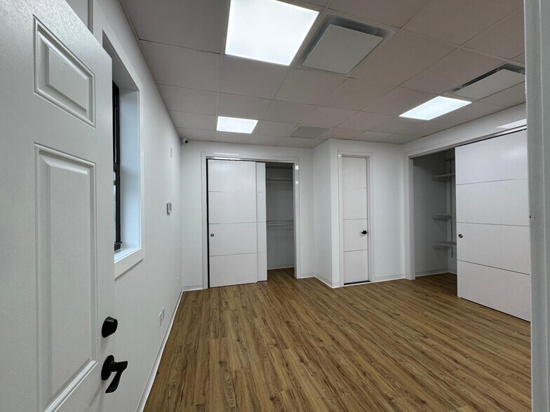 More Photos Of 7102 Myrtle Ave, Ridgewood Storefront Retail Office For Lease