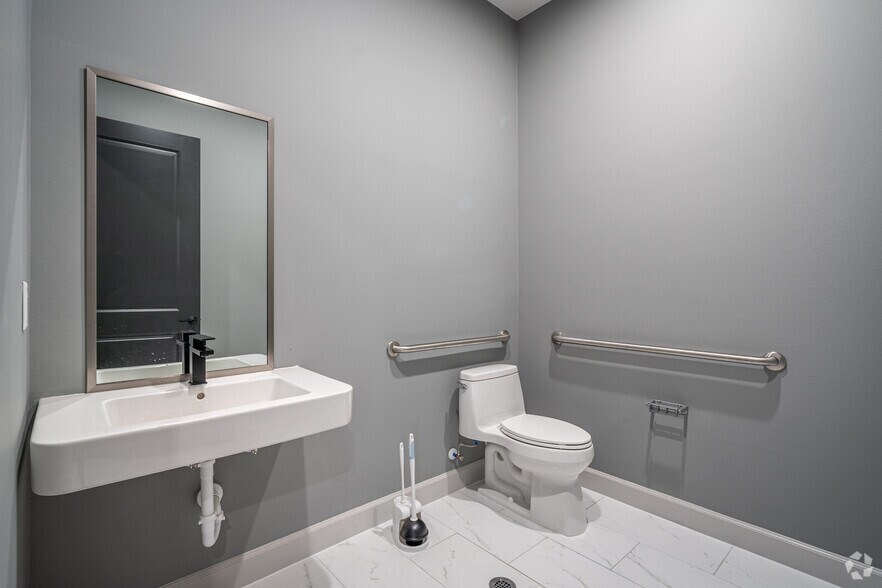 More Photos Of 2035 N. Mason Road, Katy Medical For Sale