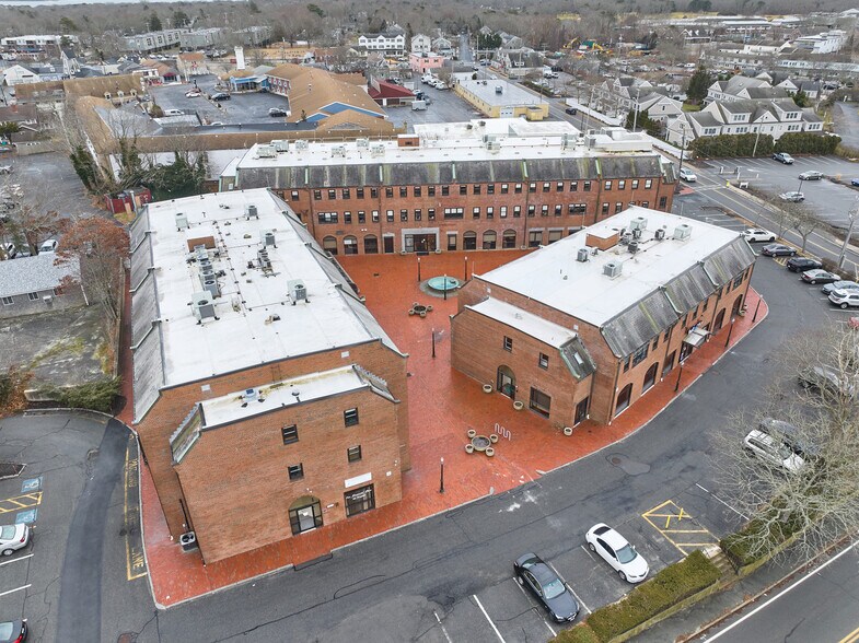 More Photos Of 297 North St, Hyannis Office For Sale