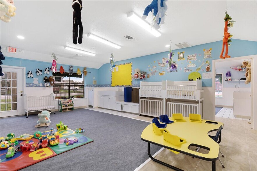 More Photos Of 2121 N Grand Blvd, Pearland Specialty For Sale