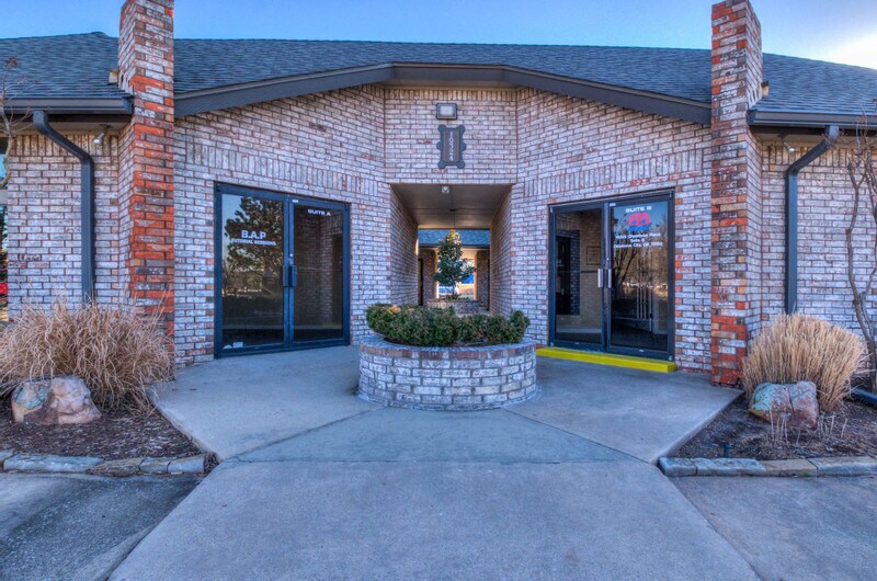 More Photos Of 10324 Greenbriar Pl, Oklahoma City Office For Sale