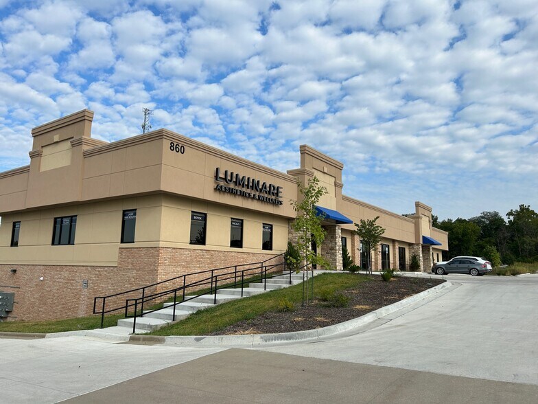 More Photos Of 860 Haines Dr, Liberty Office For Sale