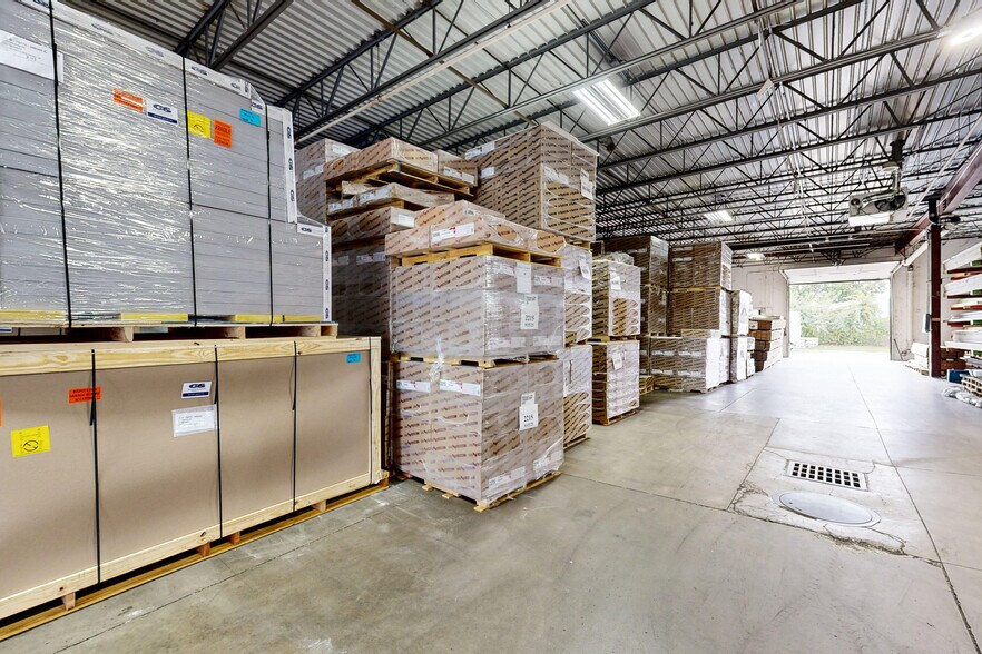 More Photos Of 36 Clark St, Des Moines Distribution For Sale