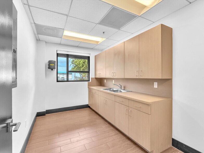 More Photos Of 2797 NW 105th Ave, Miami Warehouse For Lease