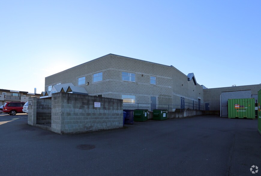 More Photos Of 744 Fairview Rd, Esquimalt Warehouse For Lease