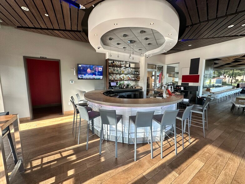 More Photos Of 3936 Tamiami Trl N, Naples Office For Sale