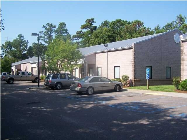 More Photos Of 612 Johnnie Dodds Blvd, Mount Pleasant Showroom For Lease