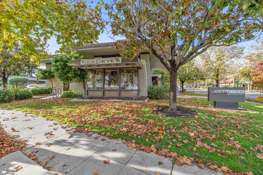 More Photos Of 2750 Middlefield Rd, Palo Alto Office For Lease