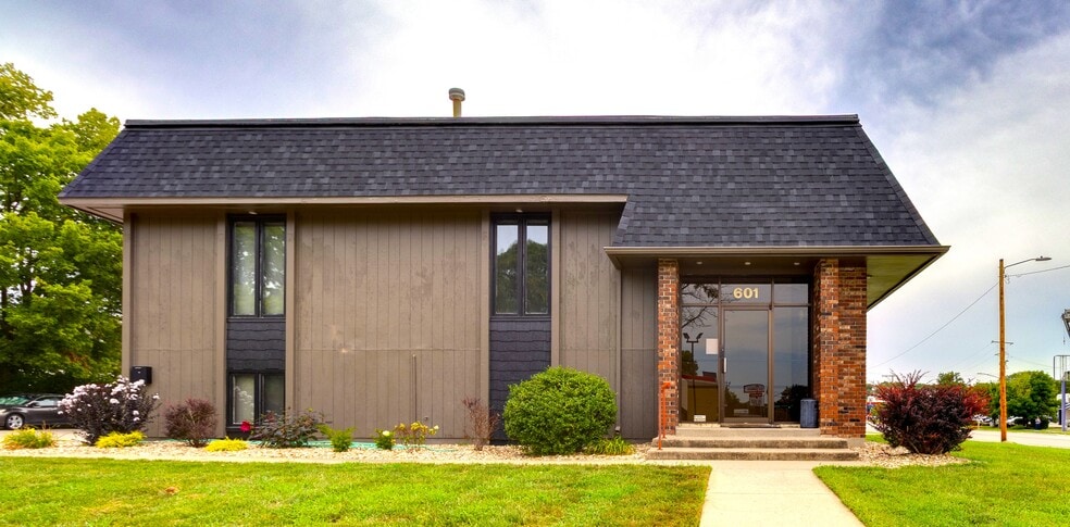 More Photos Of 601 Missouri St, Lawrence Office For Lease
