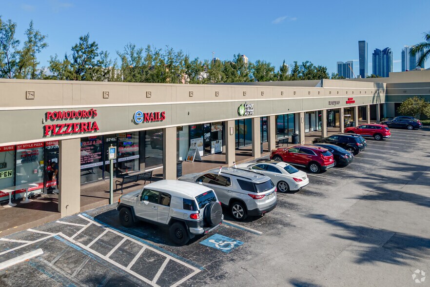 More Photos Of 3569-3885 NE 163rd St, North Miami Beach General Retail For Lease